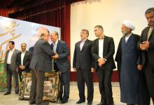 گزارش تصویری از اهداء جوایز  در همایش تجلیل از پرفسور علی اکبر جلالی چهره ماندگار شهرستان شاهرود 